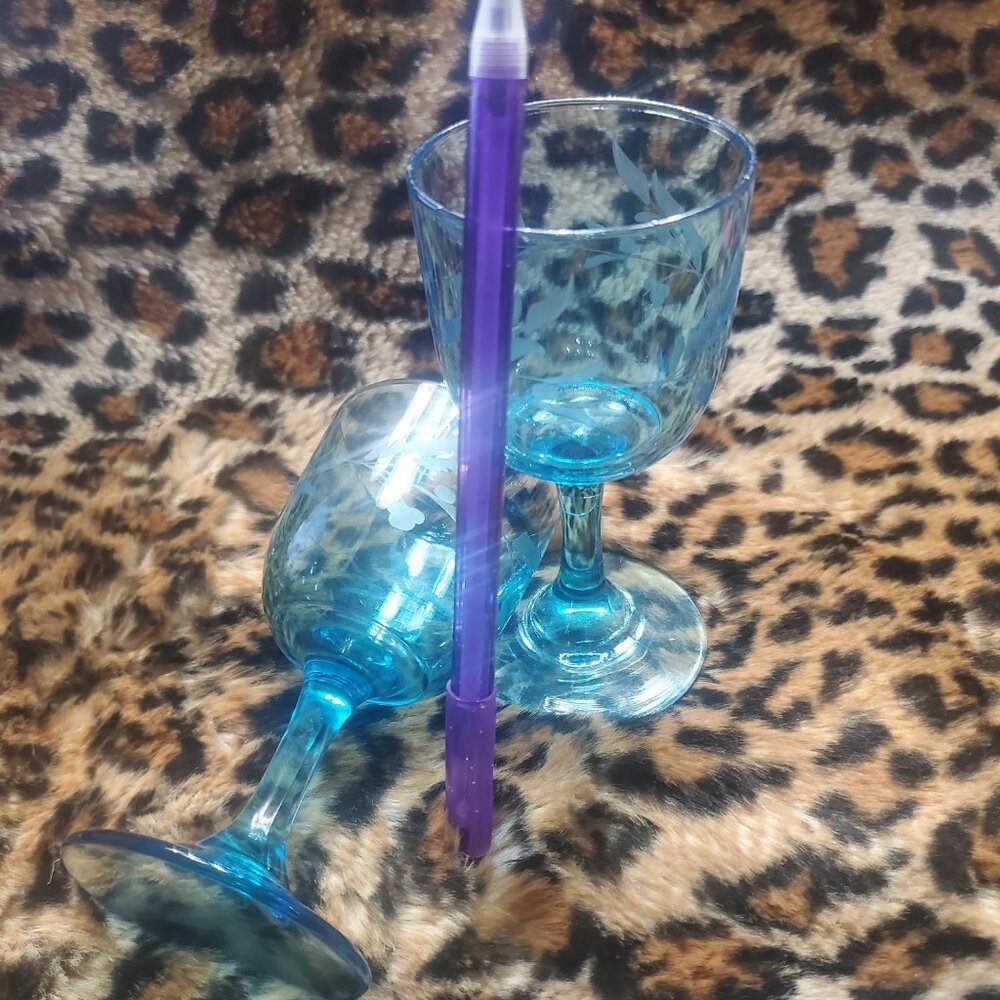 VINTAGE BLUE SKETCHED STEMMED GLASSES SET OF 2